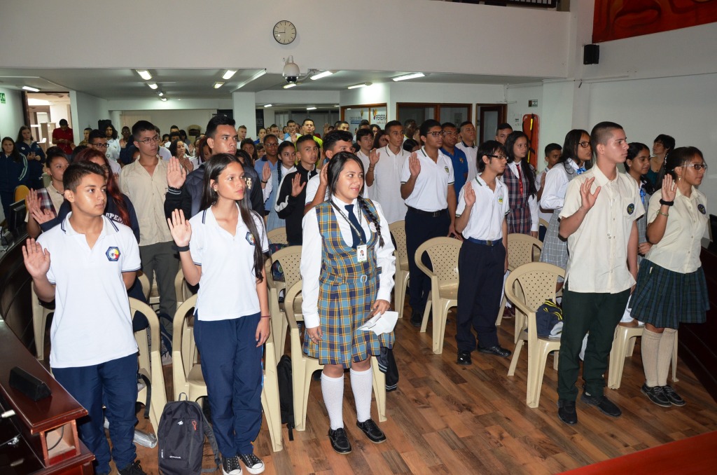 CONTRALORES ESTUDIANTILES TOMARON POSESION EN EL CONCEJO 1